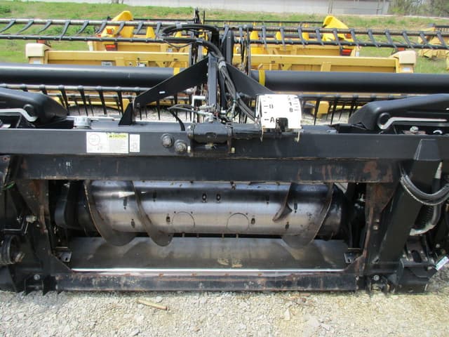 Image of MacDon FD70 equipment image 1