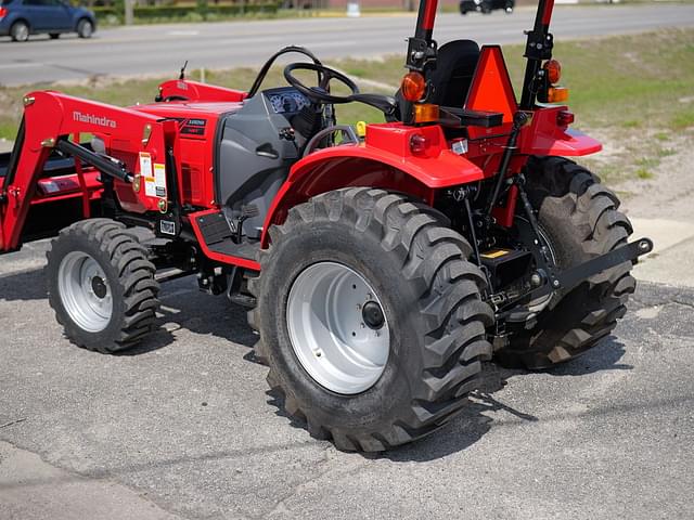 Image of Mahindra 1626 HST equipment image 3