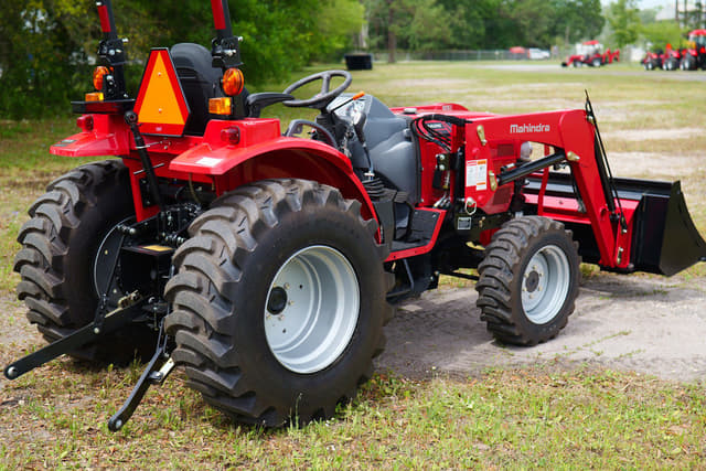 Image of Mahindra 1626 HST equipment image 2
