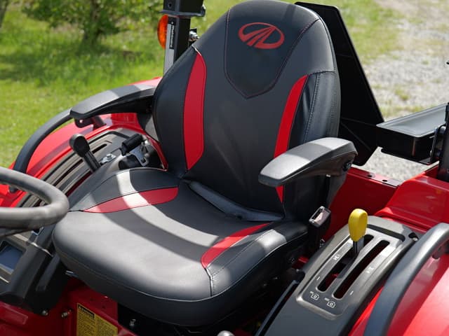 Image of Mahindra 1626 HST equipment image 4