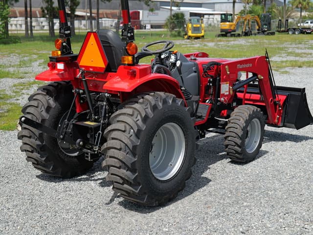 Image of Mahindra 1626 HST equipment image 2