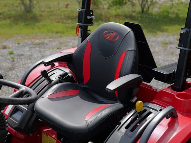 Image of Mahindra 1626 HST equipment image 4