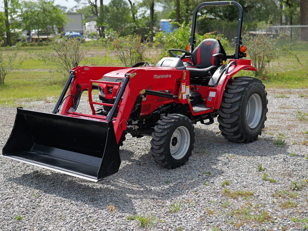 Mahindra 1626 HST Equipment Image0