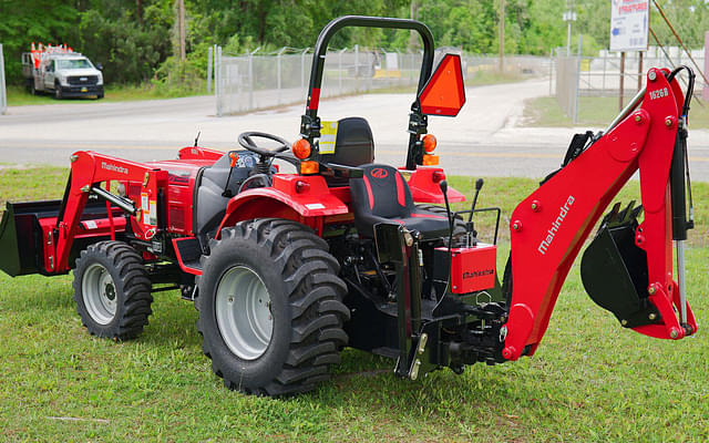 Image of Mahindra 1626 equipment image 2