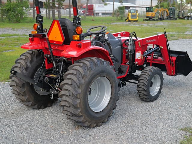 Image of Mahindra 1626 equipment image 2