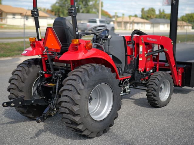 Image of Mahindra 1635 HST equipment image 3