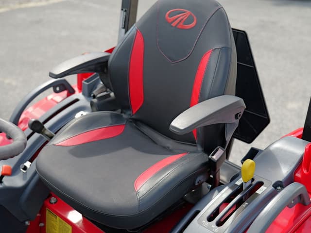 Image of Mahindra 1635 HST equipment image 4