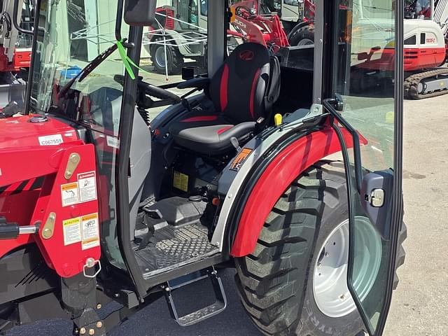 Image of Mahindra 1640 HST equipment image 4