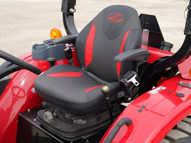 Image of Mahindra 2638HST equipment image 4