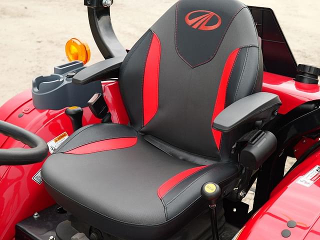 Image of Mahindra 2638HST equipment image 4