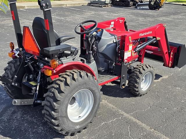 Image of Mahindra Max 26XLT equipment image 3