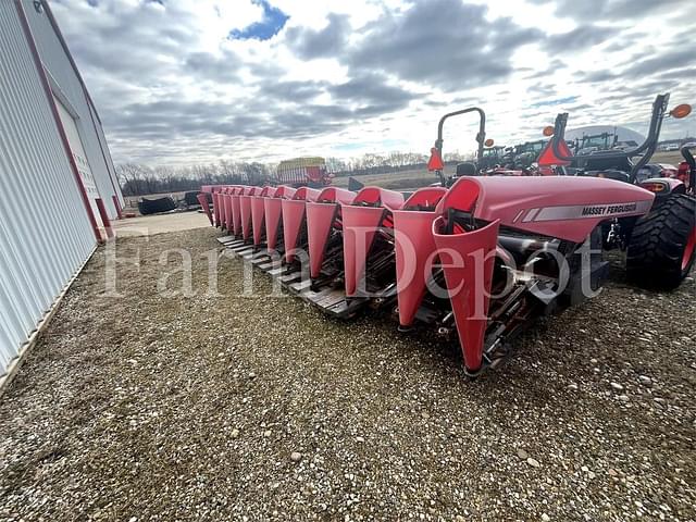 Image of Massey Ferguson Undetermined equipment image 2