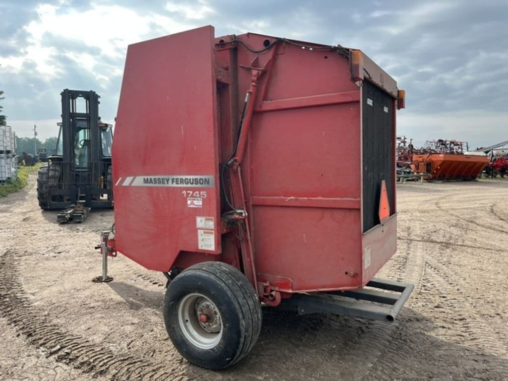 Image of Massey Ferguson 1745 Image 1