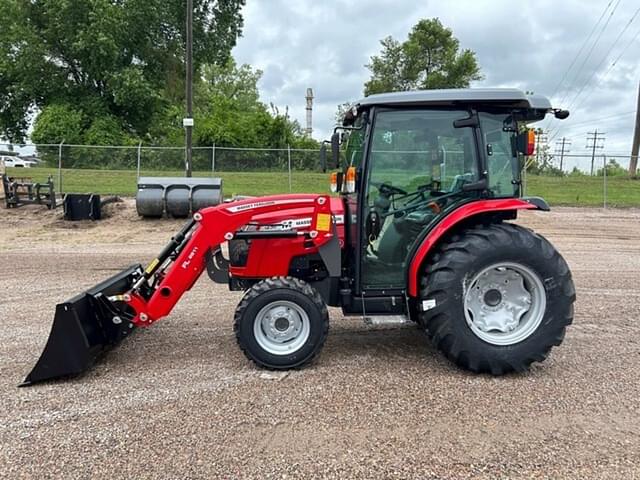 Image of Massey Ferguson 1835M equipment image 1
