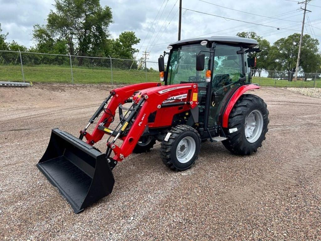 Image of Massey Ferguson 1835M Primary image