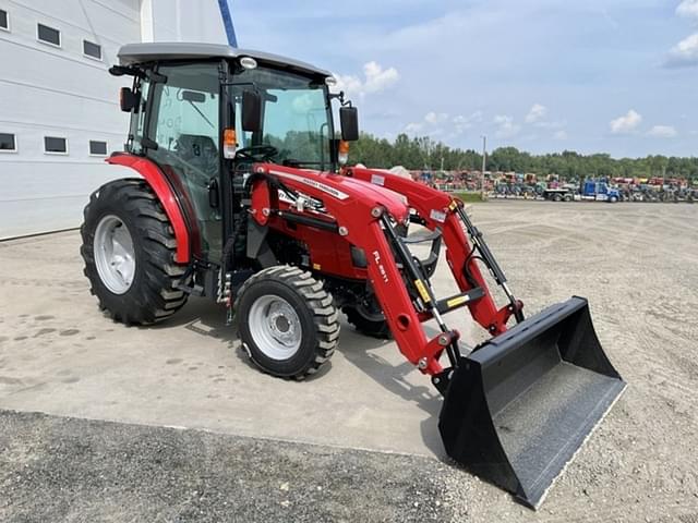 Image of Massey Ferguson 1835M equipment image 1