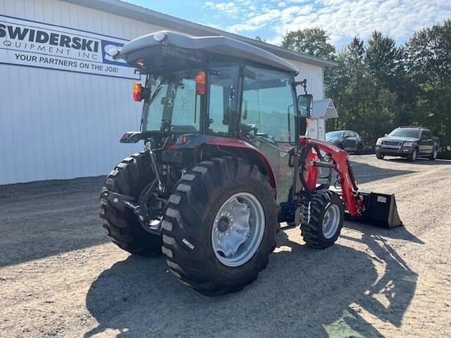 Image of Massey Ferguson 1840M equipment image 4