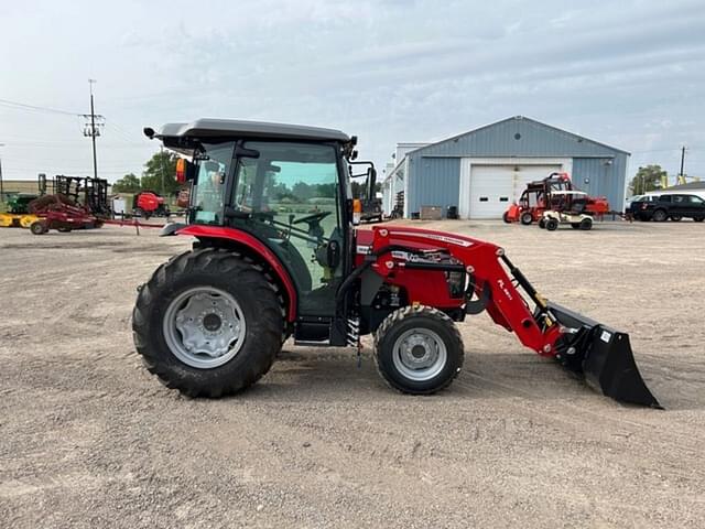 Image of Massey Ferguson 1840M equipment image 3