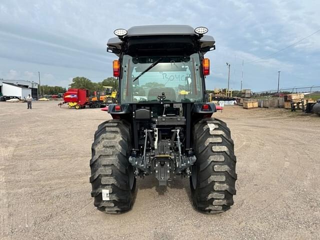 Image of Massey Ferguson 1840M equipment image 4