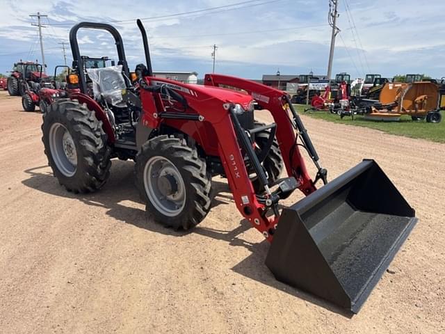 Image of Massey Ferguson 2605H equipment image 2