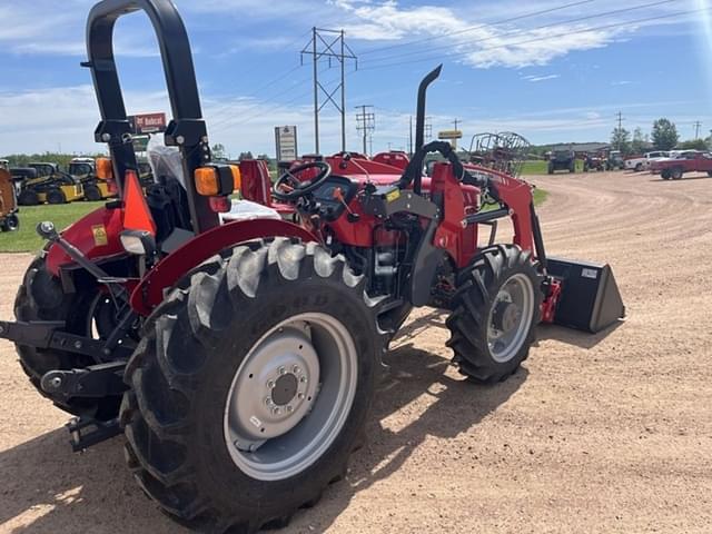 Image of Massey Ferguson 2605H equipment image 4