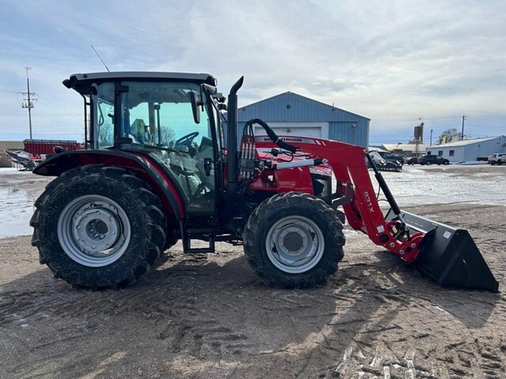 Image of Massey Ferguson 4707 Image 0