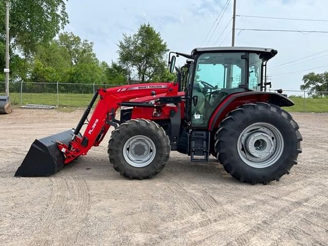 Image of Massey Ferguson 5711D equipment image 1