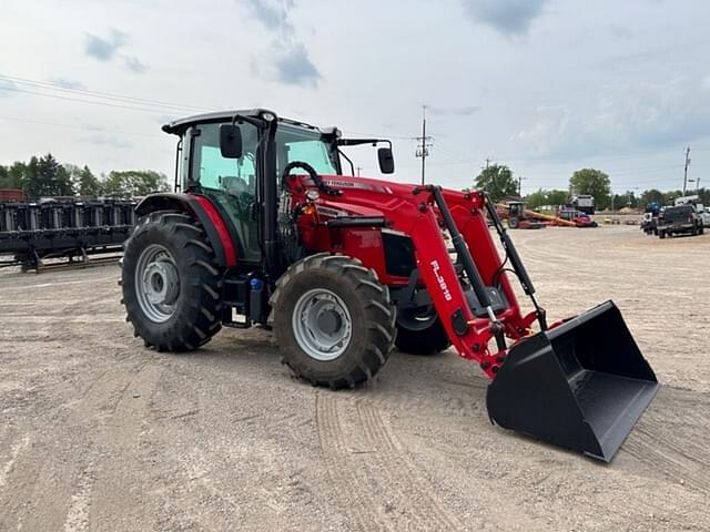 Image of Massey Ferguson 5711D equipment image 2