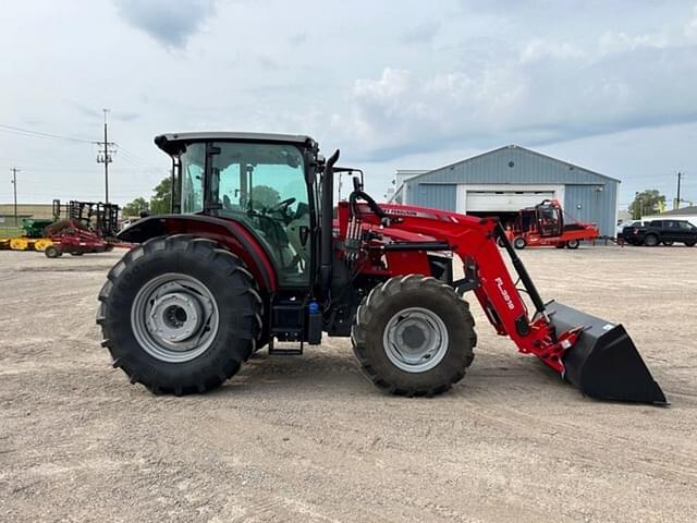 Image of Massey Ferguson 5711D equipment image 3