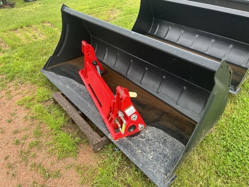 Massey Ferguson Bucket Equipment Image0