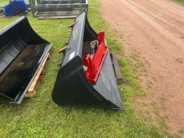 Image of Massey Ferguson Bucket equipment image 3