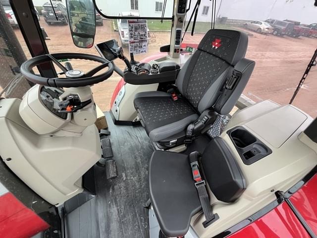 Image of Massey Ferguson 8737S equipment image 3