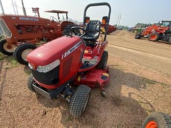 2016 Massey Ferguson GC1705 Equipment Image0