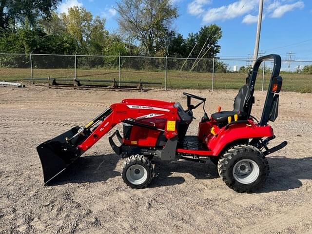 Image of Massey Ferguson GC1725M equipment image 1