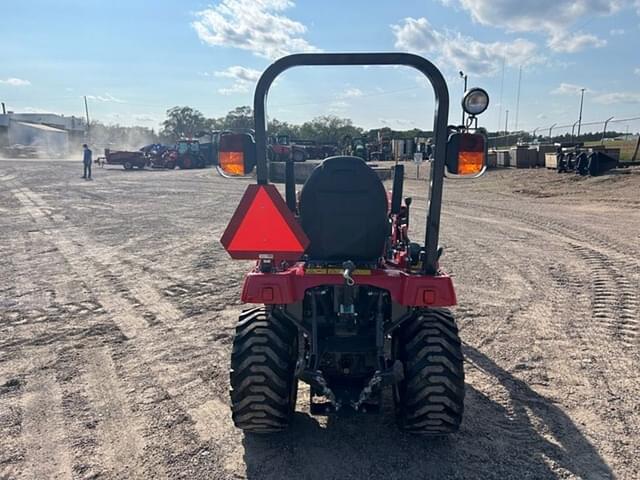 Image of Massey Ferguson GC1725M equipment image 4