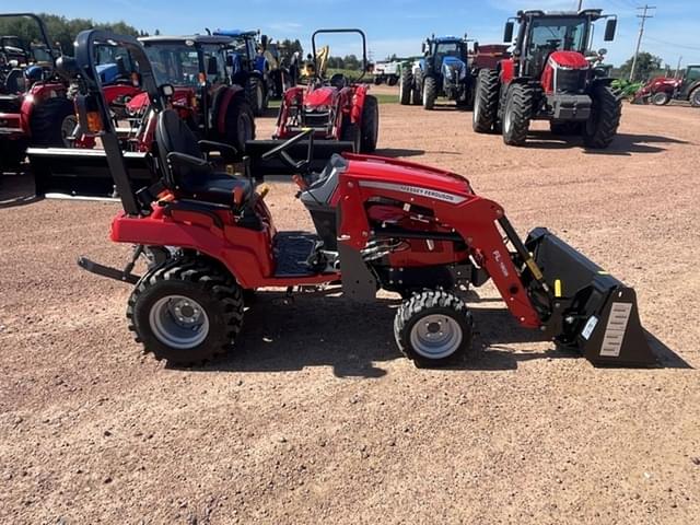 Image of Massey Ferguson GC1725M equipment image 2