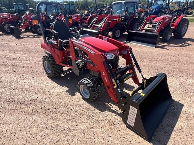 Image of Massey Ferguson GC1725M equipment image 3