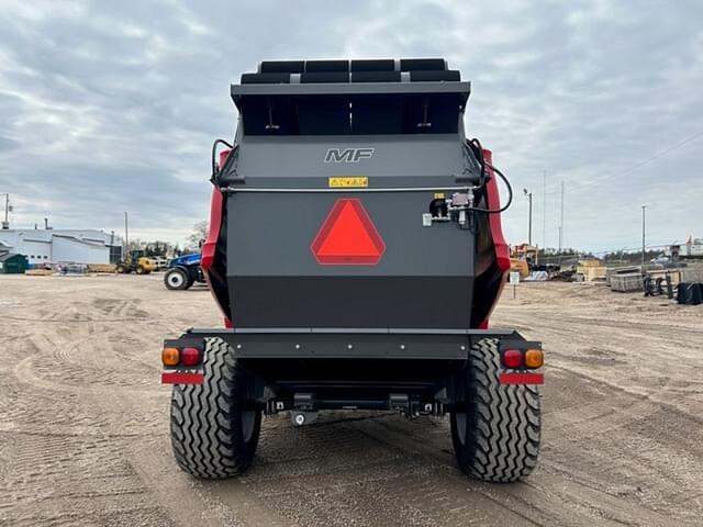 Image of Massey Ferguson RB4180V equipment image 4