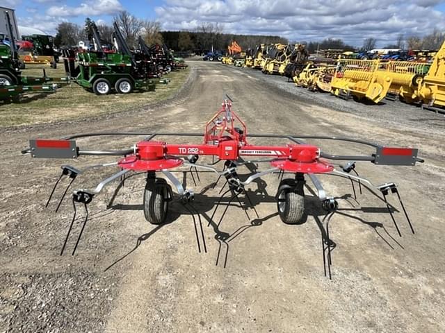 Image of Massey Ferguson TD252 equipment image 4