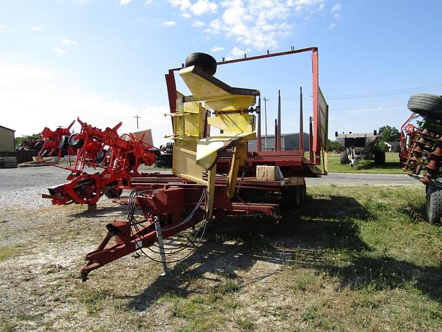 Image of New Holland 1037 equipment image 1