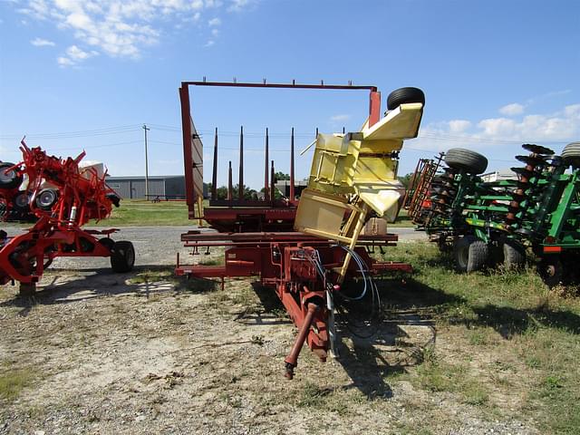 Image of New Holland 1037 equipment image 2