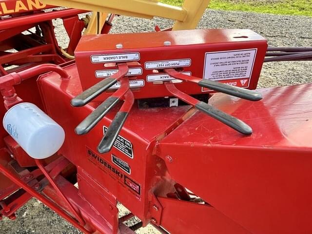 Image of New Holland 1037 equipment image 4