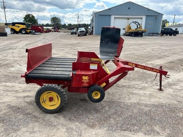 Image of New Holland 166 equipment image 3