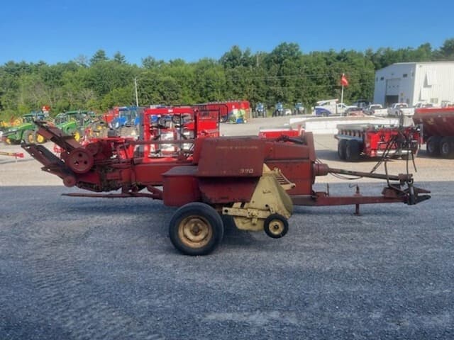 Image of New Holland 320 equipment image 4