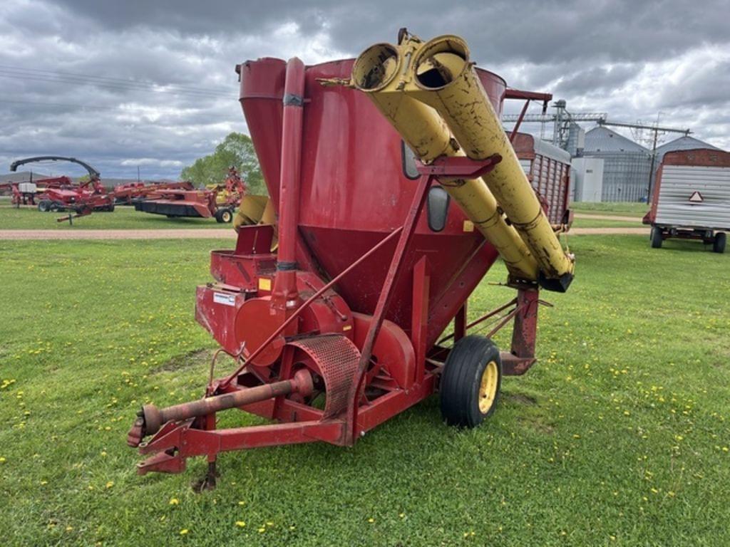 Image of New Holland 354 Primary image