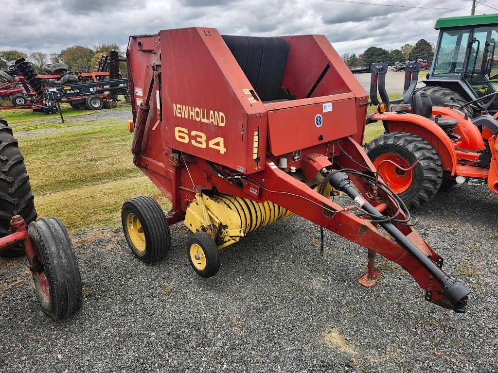 New Holland 634 Equipment Image0
