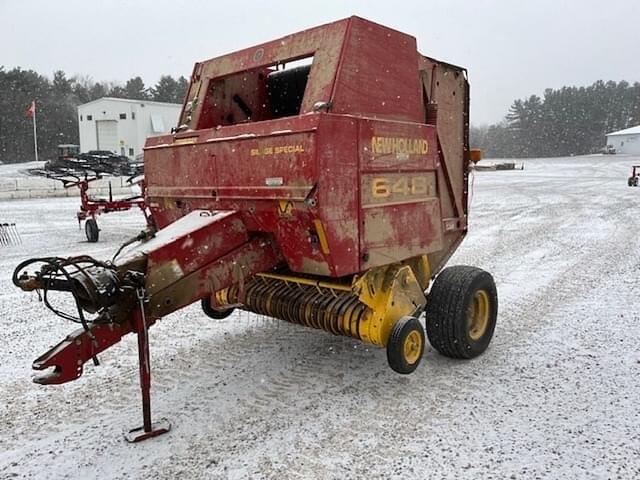 Image of New Holland 648 equipment image 4