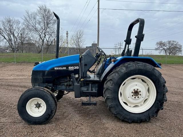 Image of New Holland 6635 equipment image 1