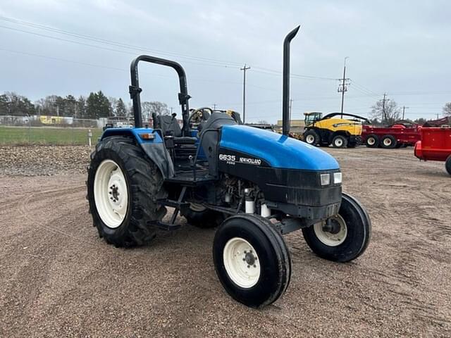 Image of New Holland 6635 equipment image 2