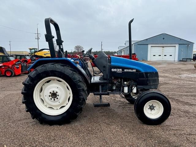 Image of New Holland 6635 equipment image 3